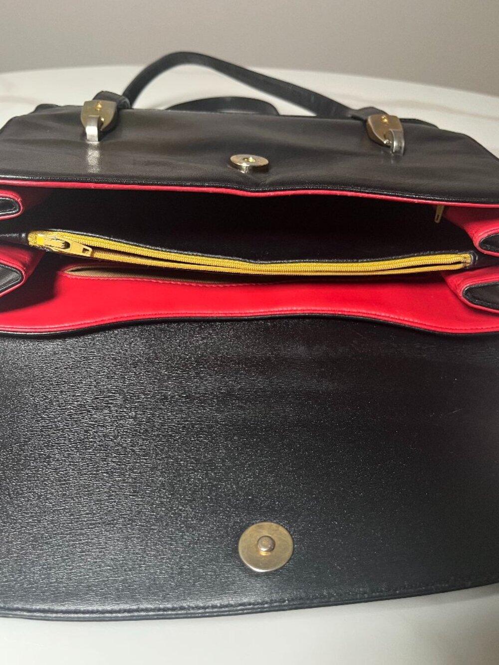 Koret Vintage Black Leather Shoulder Bag Red Interior Matching Coin Purse MCM - Picture 11 of 14